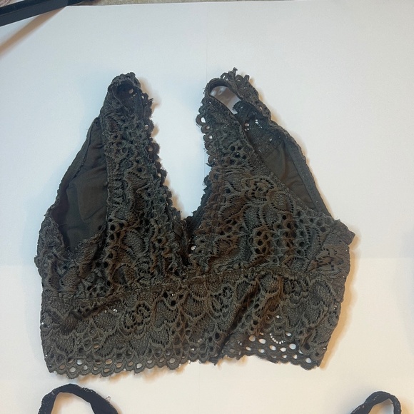 Four bralettes (Free People, Altered State, and Aerie) and two tanks Siz… - Picture 4 of 15